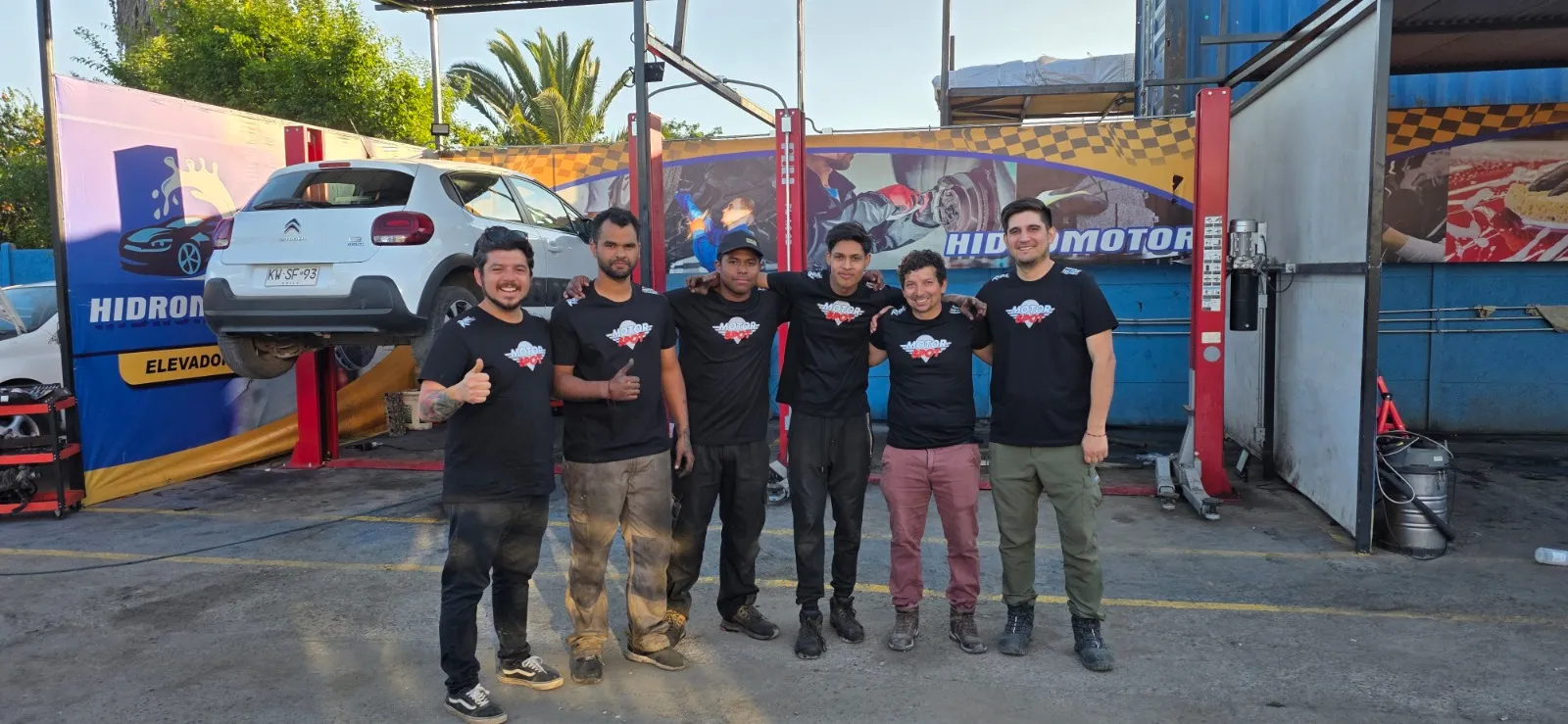 Equipo de mecánicos profesionales de Motor Spot en Padre Hurtado